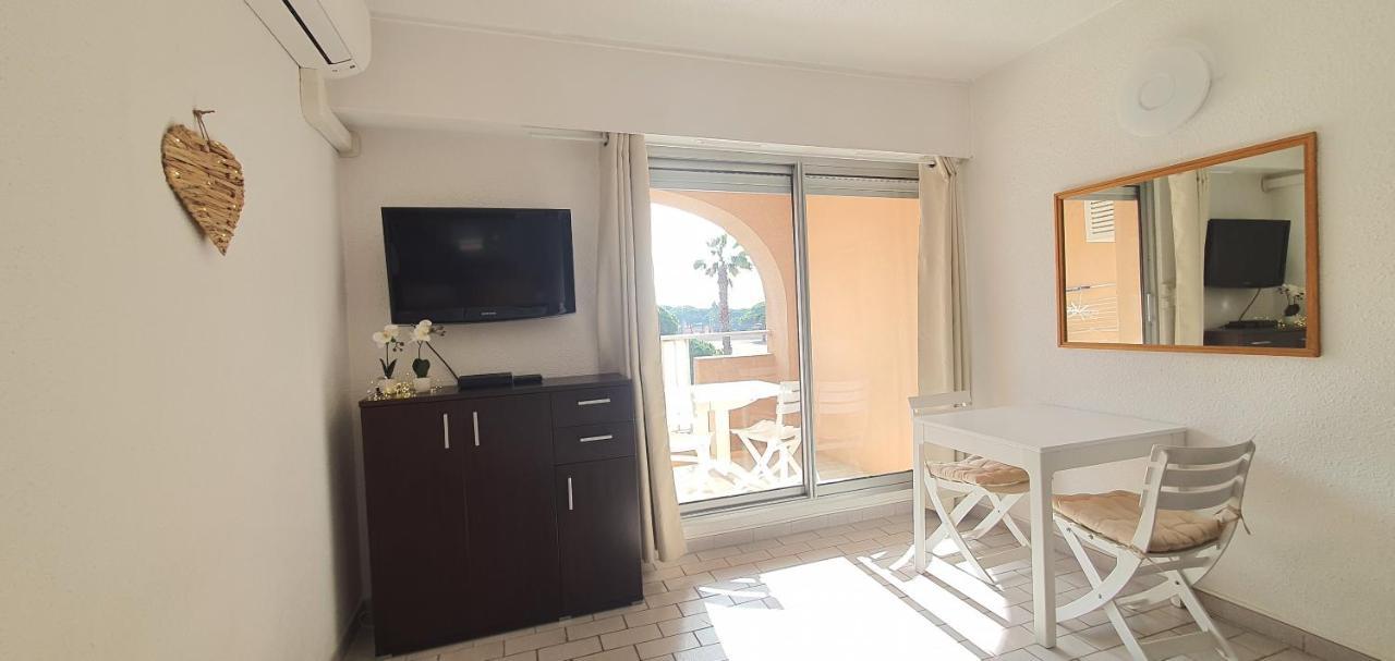L'Etoile Sous Les Pins - La Loge Apartment Hyeres Bagian luar foto